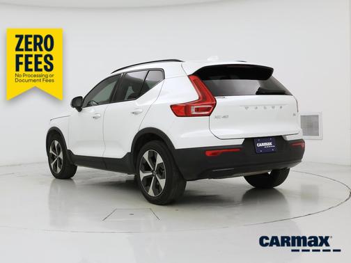 White 2023 Volvo XC40 B4 Ultimate Dark Theme