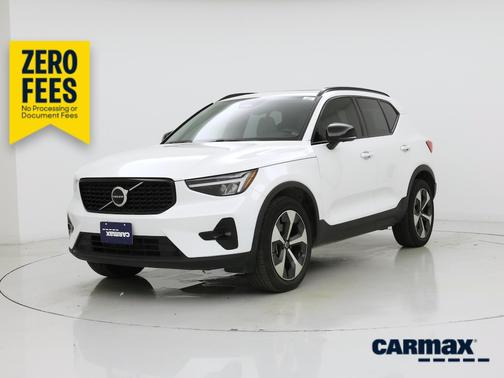 White 2023 Volvo XC40 B4 Ultimate Dark Theme