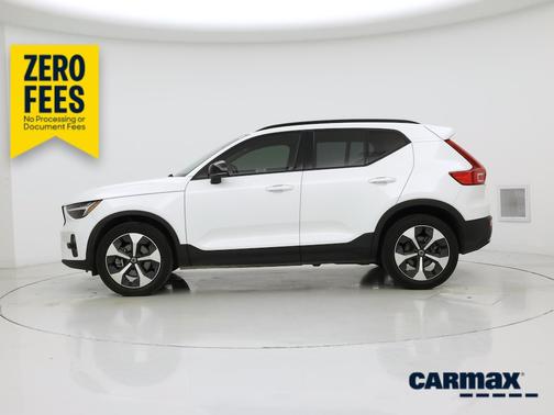 White 2023 Volvo XC40 B4 Ultimate Dark Theme
