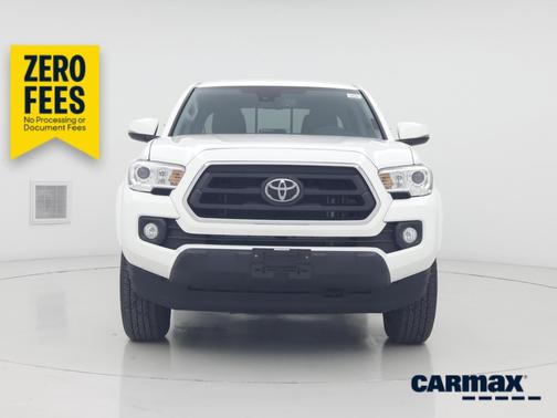 White 2022 Toyota Tacoma SR5
