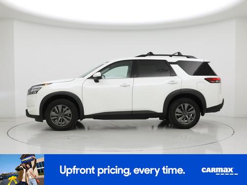 White 2023 Nissan Pathfinder SV