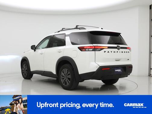 White 2023 Nissan Pathfinder SV