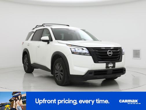 White 2023 Nissan Pathfinder SV