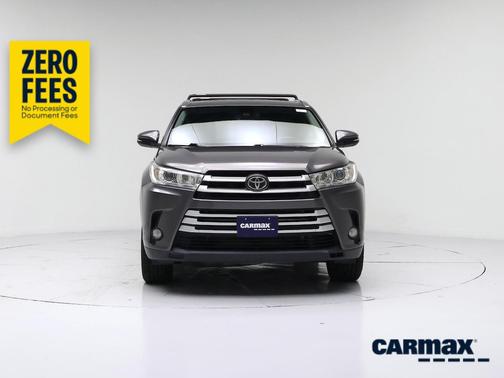 Gray 2019 Toyota Highlander XLE