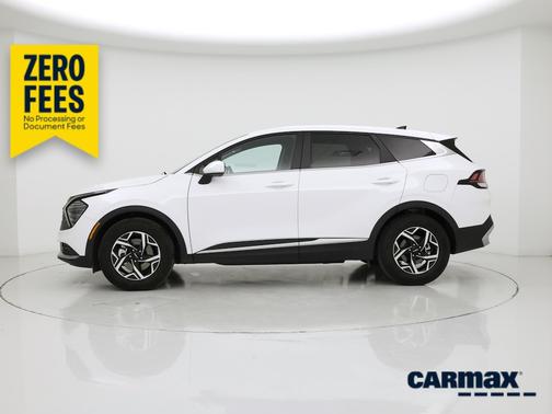 White 2025 Kia Sportage LX