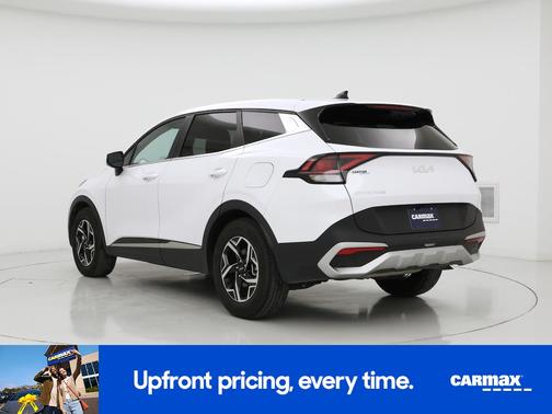 White 2025 Kia Sportage LX