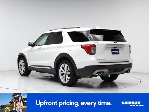 White 2022 Ford Explorer Platinum