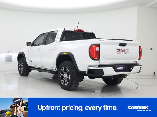 White 2025 GMC Canyon AT4