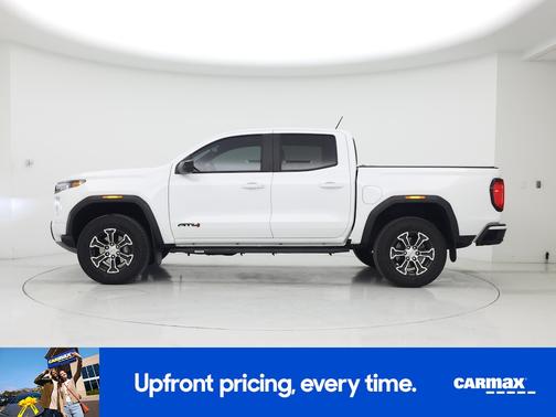 White 2025 GMC Canyon AT4