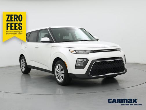 White 2022 Kia Soul EX