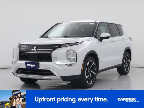 White 2024 Mitsubishi Outlander SE
