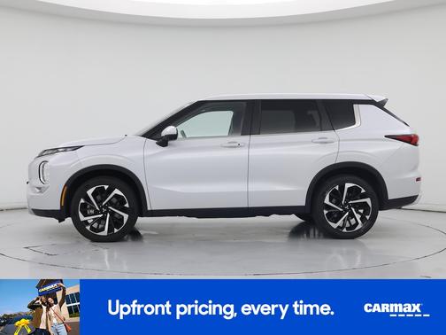 White 2024 Mitsubishi Outlander SE