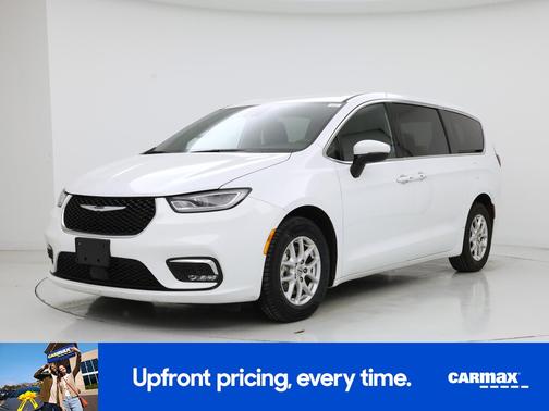 White 2023 Chrysler Pacifica Touring