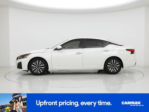 White 2023 Nissan Altima SV