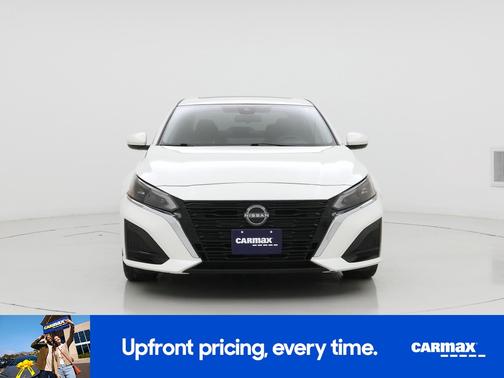 White 2023 Nissan Altima SV