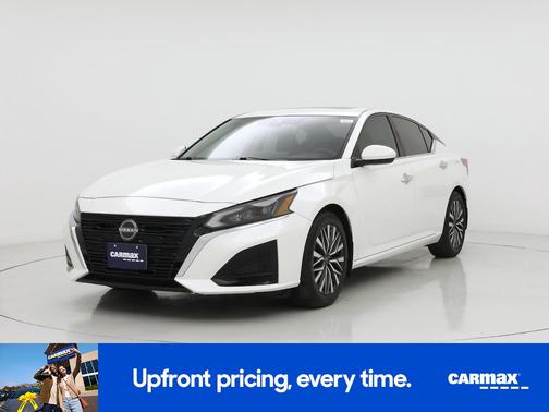 White 2023 Nissan Altima SV