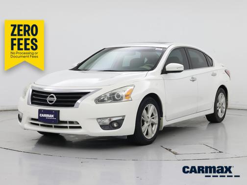 White 2014 Nissan Altima