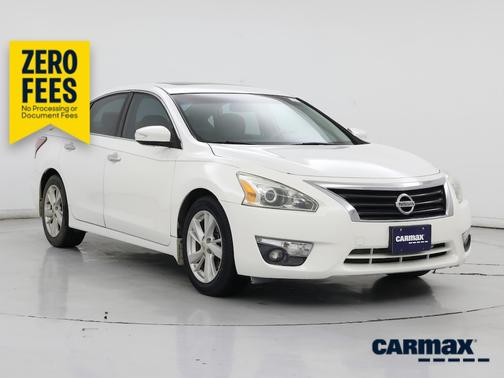 White 2014 Nissan Altima