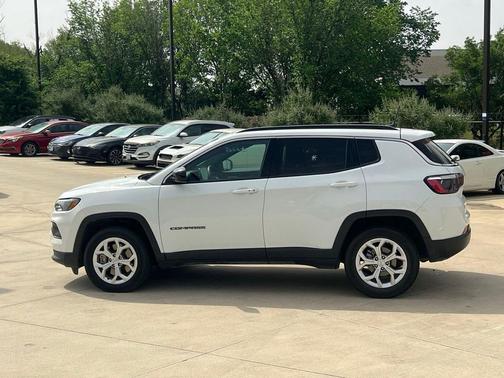 Bright White 2024 Jeep Compass Latitude
