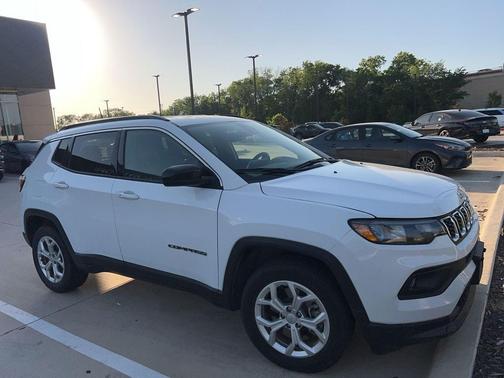 Bright White 2024 Jeep Compass Latitude
