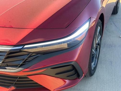 2025 Hyundai ELANTRA Sport