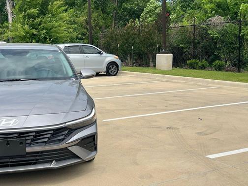 Fluid Metal 2026 Hyundai ELANTRA SE