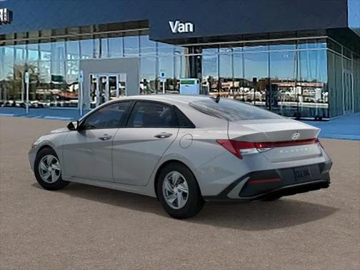 2025 Hyundai ELANTRA SE