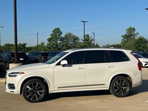Crystal White Metallic 2023 Volvo XC90 B6 Plus 6-Seater