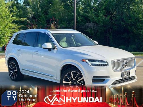 Crystal White Metallic 2023 Volvo XC90 B6 Plus 6-Seater