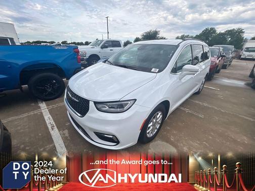 Bright White Clearcoat 2022 Chrysler Pacifica Touring L