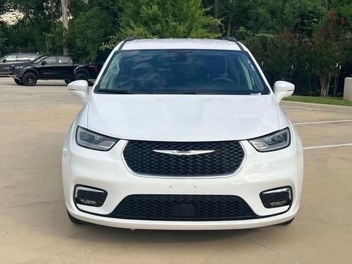 Bright White Clearcoat 2022 Chrysler Pacifica Touring L