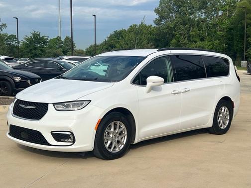 Bright White Clearcoat 2022 Chrysler Pacifica Touring L