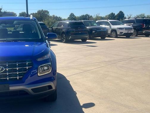 2025 Hyundai VENUE SEL