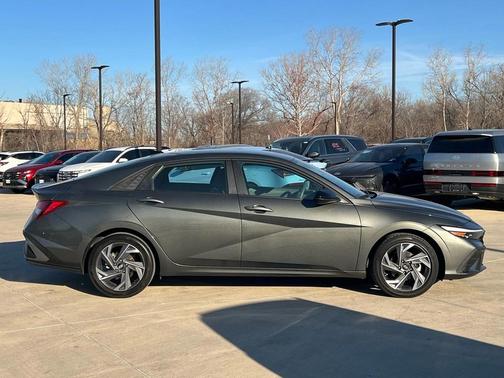 2025 Hyundai ELANTRA Sport