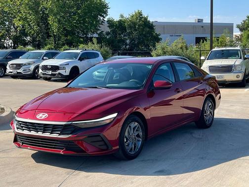 2024 Hyundai ELANTRA SEL