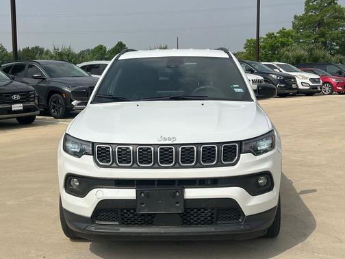 Bright White Clearcoat 2024 Jeep Compass Latitude