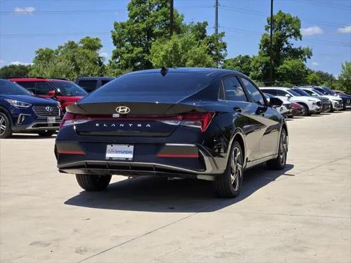 2025 Hyundai ELANTRA SEL