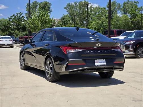 2025 Hyundai ELANTRA SEL