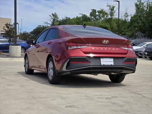 2025 Hyundai ELANTRA SE