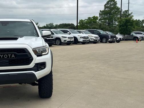 Super White 2019 Toyota Tacoma TRD Pro
