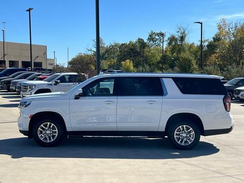 2023 Chevrolet Suburban LT