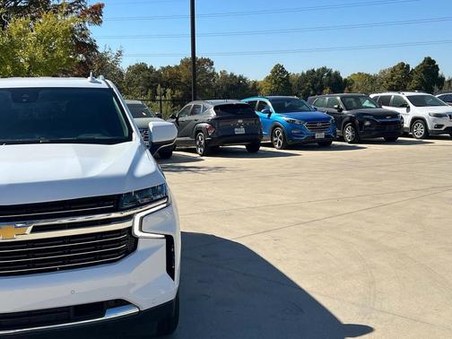 2023 Chevrolet Suburban LT