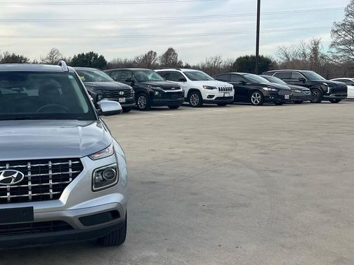 2024 Hyundai VENUE SEL