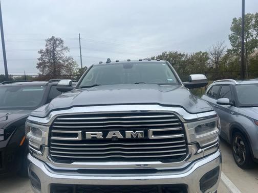2019 RAM 2500 Laramie Crew Cab 4x4 6'4' Box