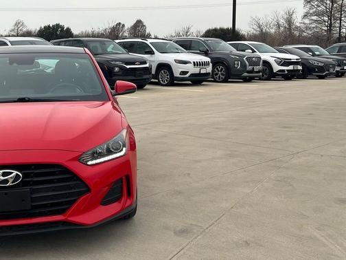 2019 Hyundai Veloster 2