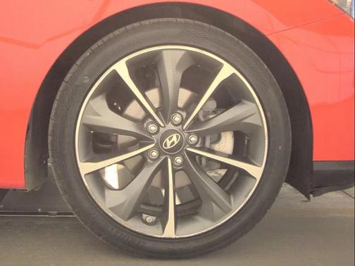 2019 Hyundai Veloster 2