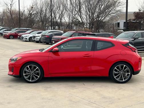 2019 Hyundai Veloster 2