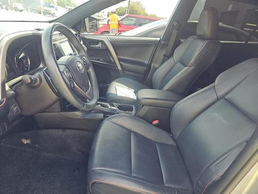 2017 Toyota RAV4 SE