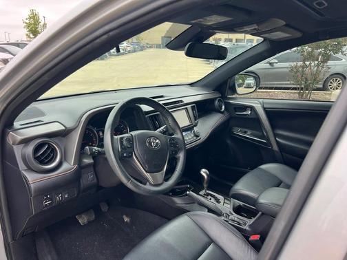 2017 Toyota RAV4 SE