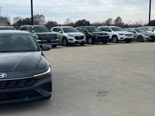 2025 Hyundai ELANTRA SEL